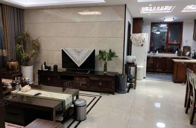 文轩老一中附近 电梯房精装修 带车位储藏室 免大税 价格可谈