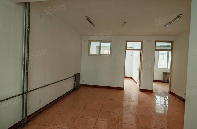 急售 文轩本部对面中层三室 单位家属院商品房停车方便