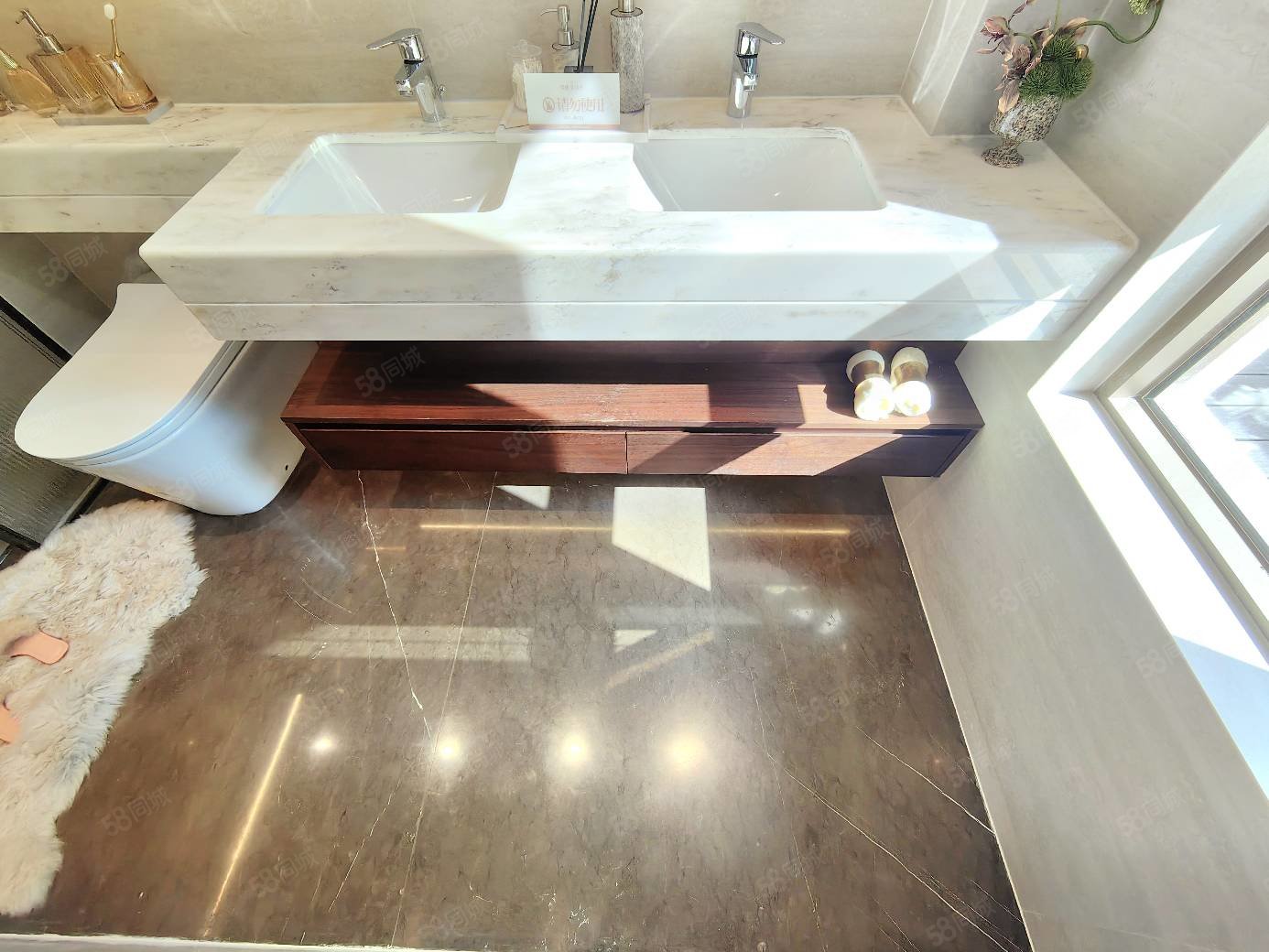 国瑞麓林府4室2厅3卫143㎡南北104万