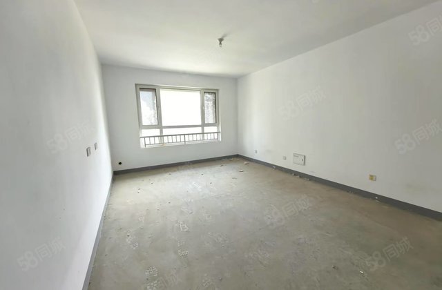 急售新一中附近，电梯9楼带车位，南北通透户型方正可按揭