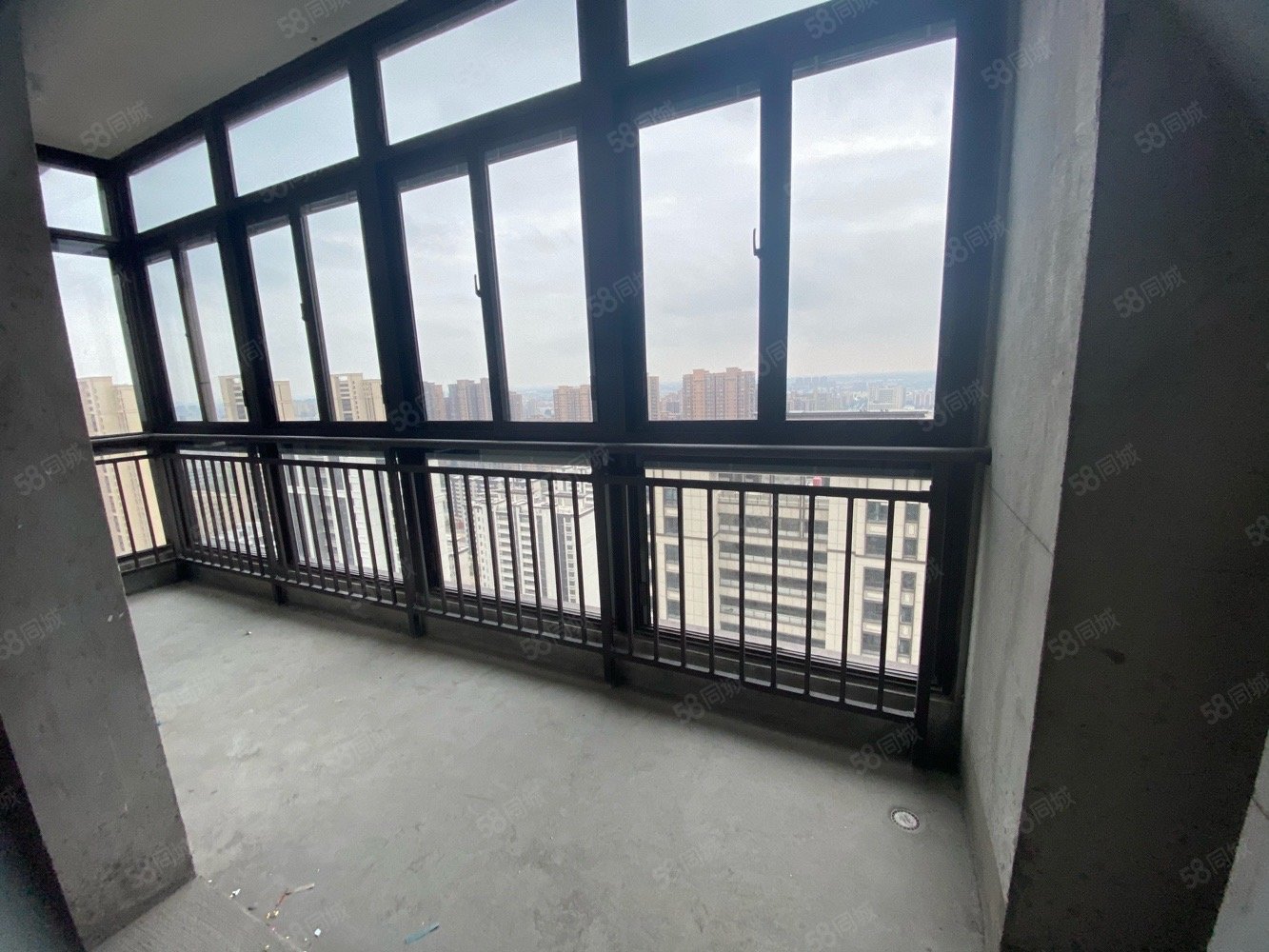 荣润晨熙府3室2厅2卫114㎡南116.8万