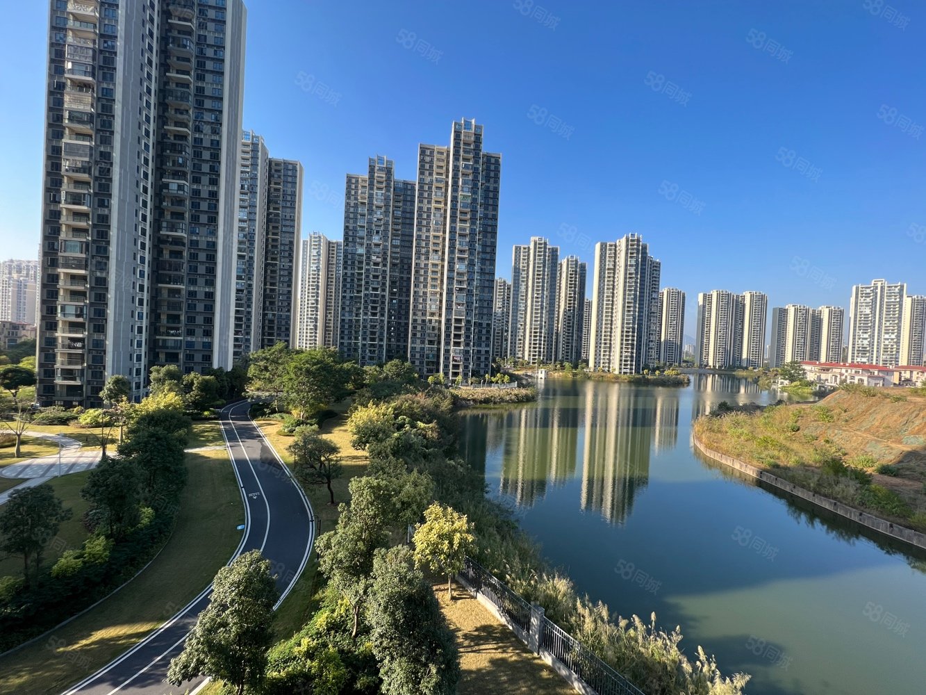 碧桂园山湖城天玺湾190方四房一线湖景三阳台全新装修未住