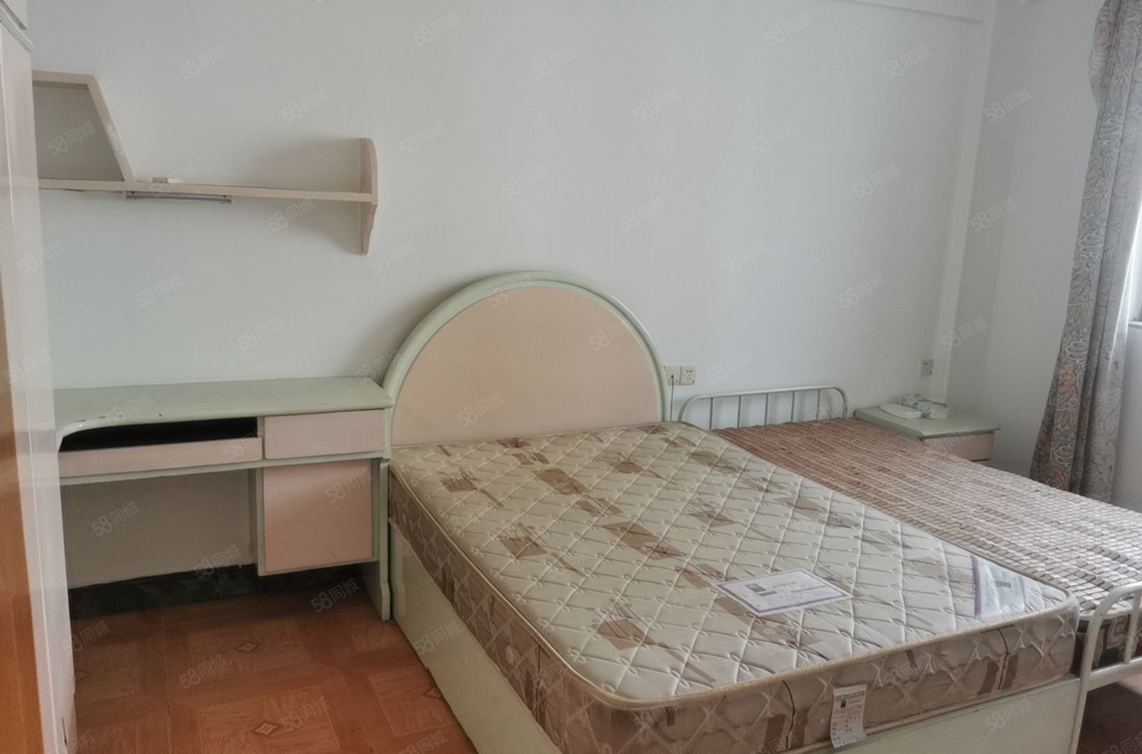 金田花园3室2厅2卫130㎡东58万