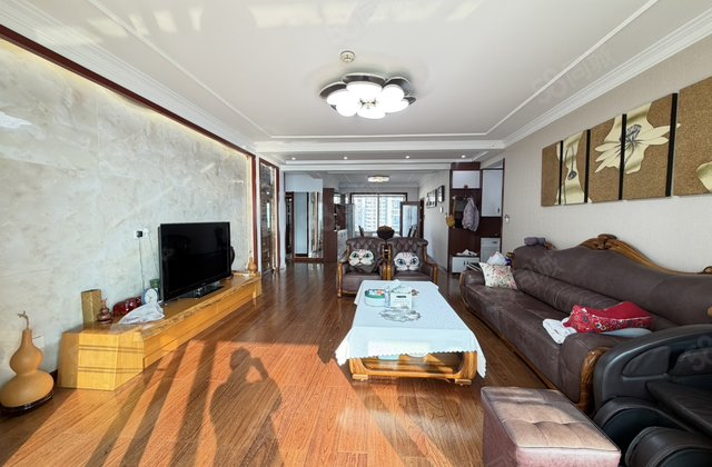 诚心出售！润景苑东区5室大平层！精装带家具家电，公安局家属院