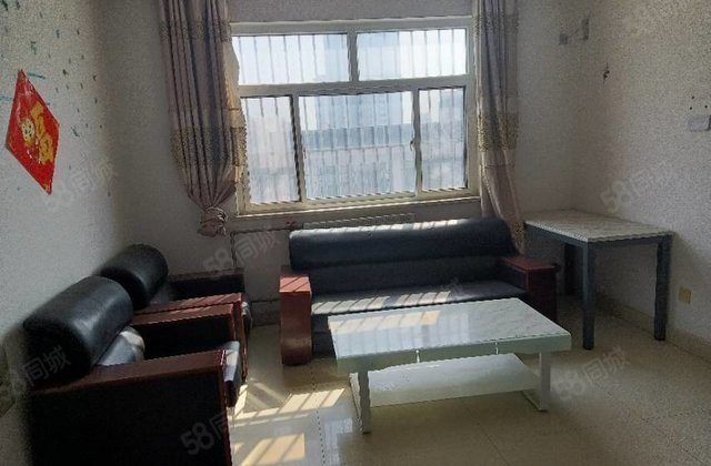 朝南 中间楼层采光好 有电梯 近医院 商品房 装修好