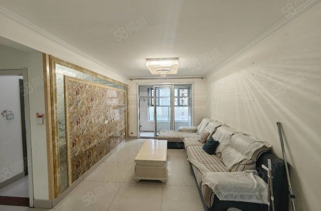 阿尔卡迪亚六期。温馨小三居。中间楼层。急售急售。随时看房