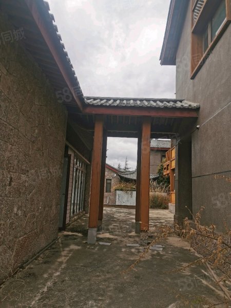 束河古镇旁金茂雪山语717平米大独栋别墅院子非常大