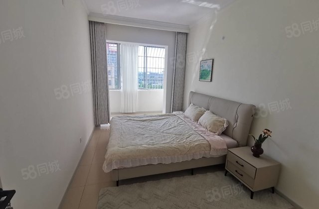 老文轩 中医院家属院 精装96平三室 免大税 59.6万急卖