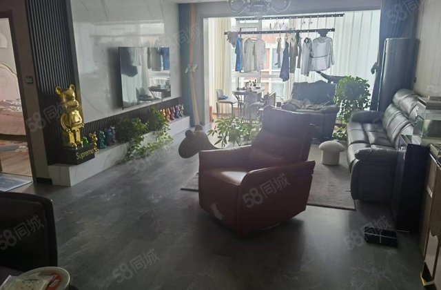 近医院 产权清晰 商业配套齐全 交通便利 双卫生间 南北通透