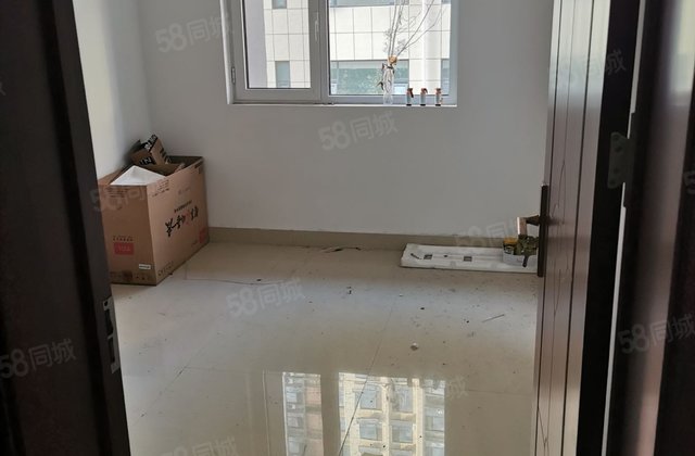 诚心出售 金柱月亮湾(D区) 板楼 购物方便 看房随时