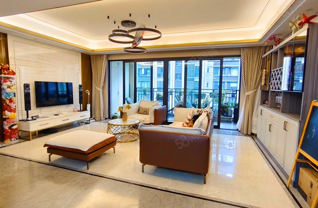 龙湖天宸原著4室2厅147.05㎡428万二手房图片