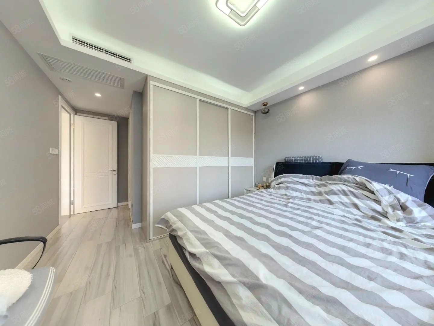 潤(rùn)西山苑4室2廳3衛(wèi)203.19㎡南790萬