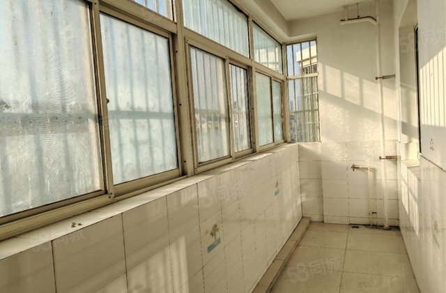 单价6千多！凤凰新城 带阳面车库 多层3楼 精装156平