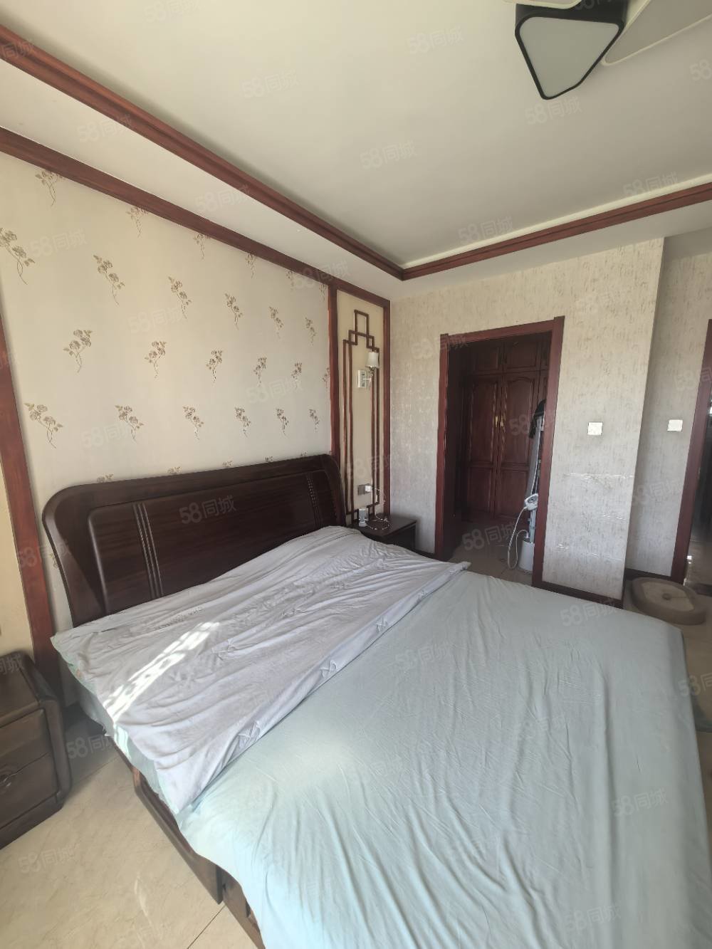 青湖铭城3室2厅2卫150㎡南北65万