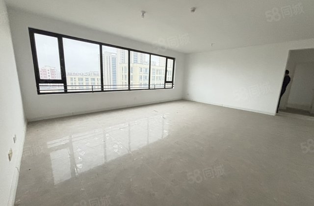 绿城百合大平层带车位储藏室好楼层边户前面有小湖  地