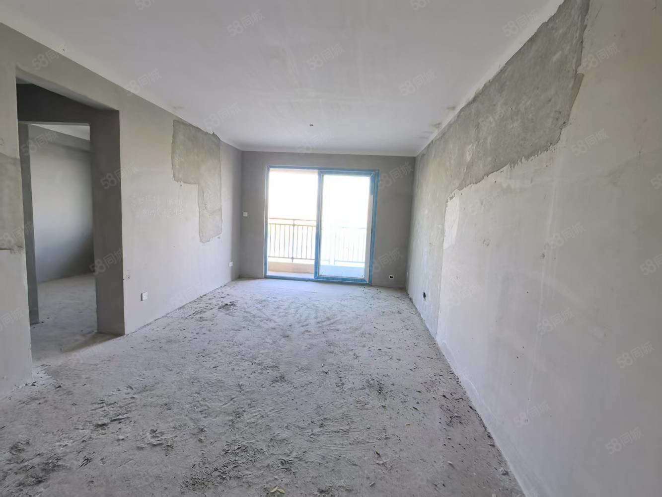 合景泰富云湖天镜3室2厅2卫110㎡南北76万