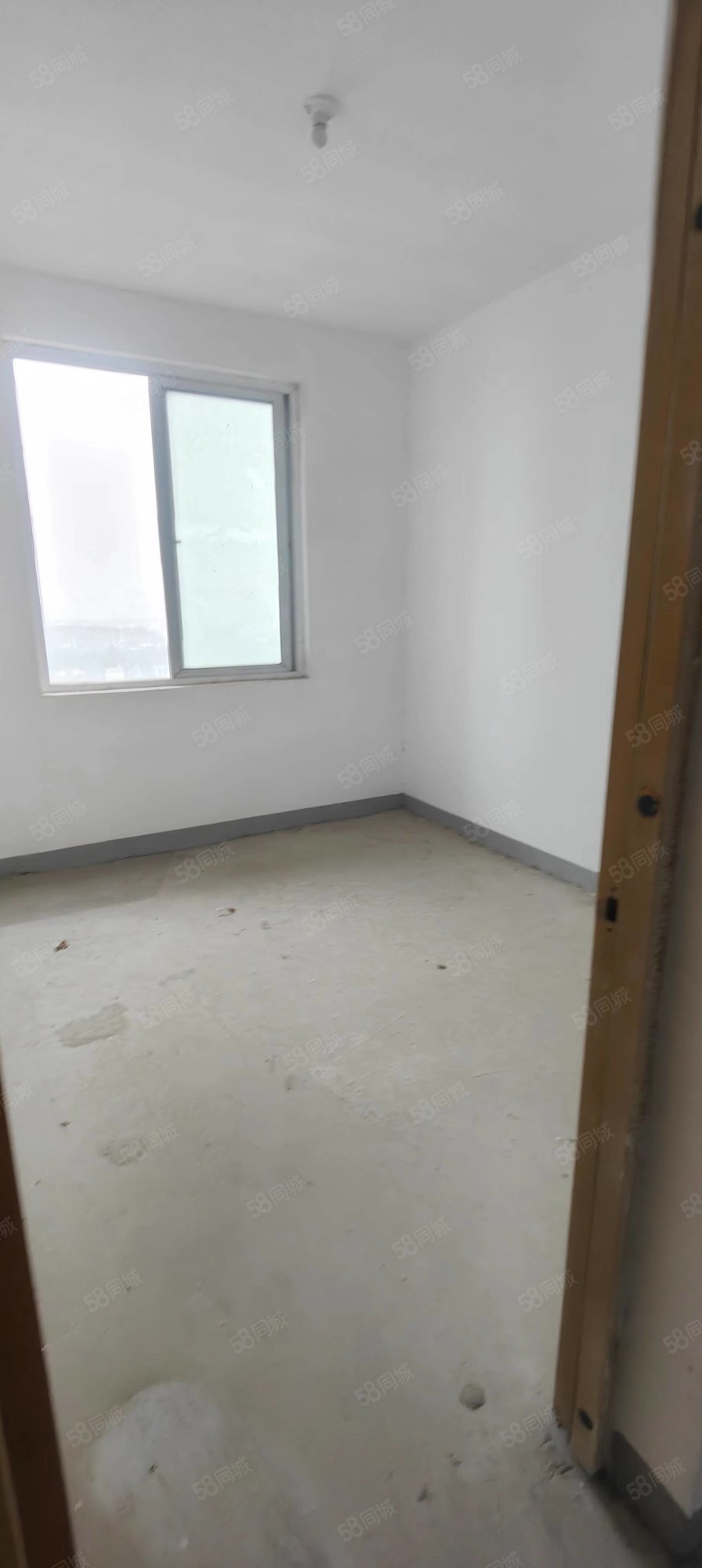 秀水佳苑3室2厅1卫107㎡南25万