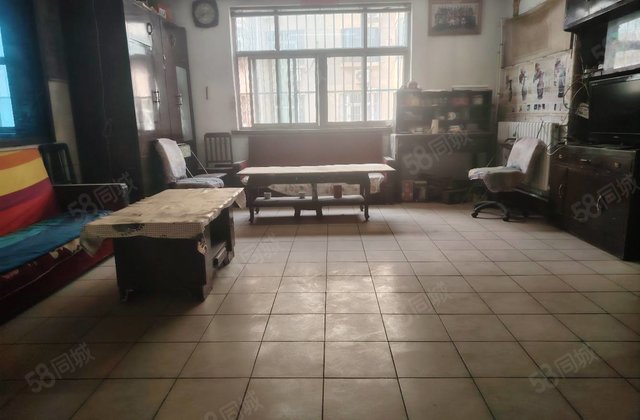 文轩本部，外国语附近低楼层3室朝阳