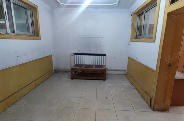 三院 孝心一楼带院 二室二厅 南北通透 72平50看房方便