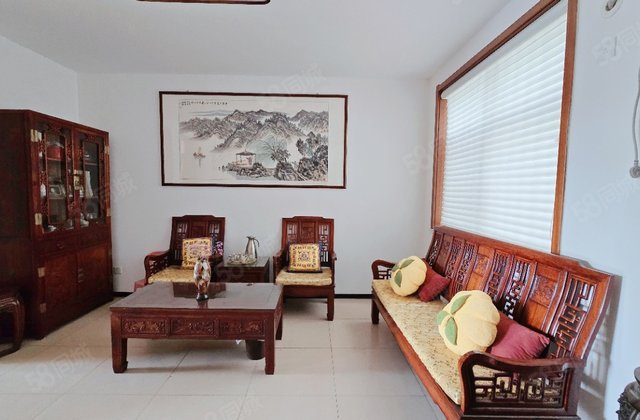 羡林苑南 文轩总部中层3楼  精装 带露台小院20平