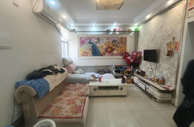育新街东昌一类一   二楼拎包入住 购物  紧邻好停车有钥匙