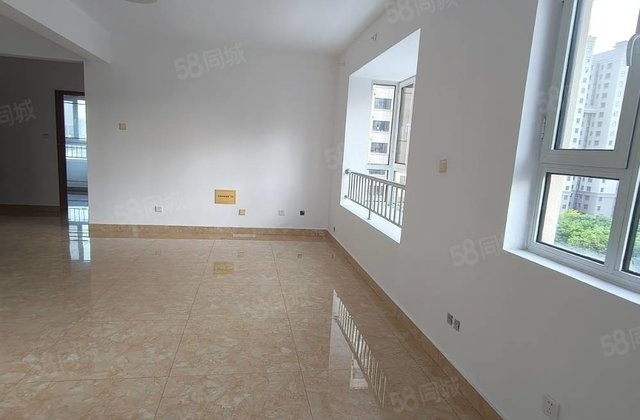 新出小高层，观景房，三室朝阳，还是双阳台，带车位地下室。