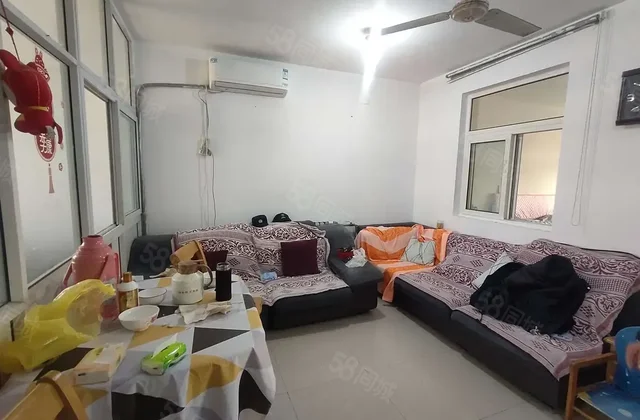 龙山花园小区 交通便捷 高楼层采光充足 南北通透 小三房