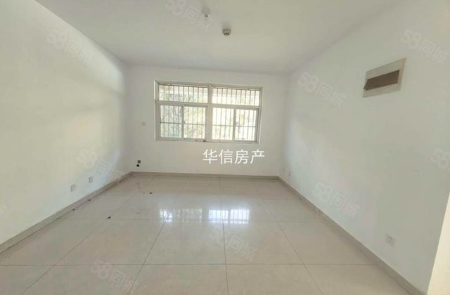 兴华东路，六中，人民公园，孝心一楼三室两厅98平69万