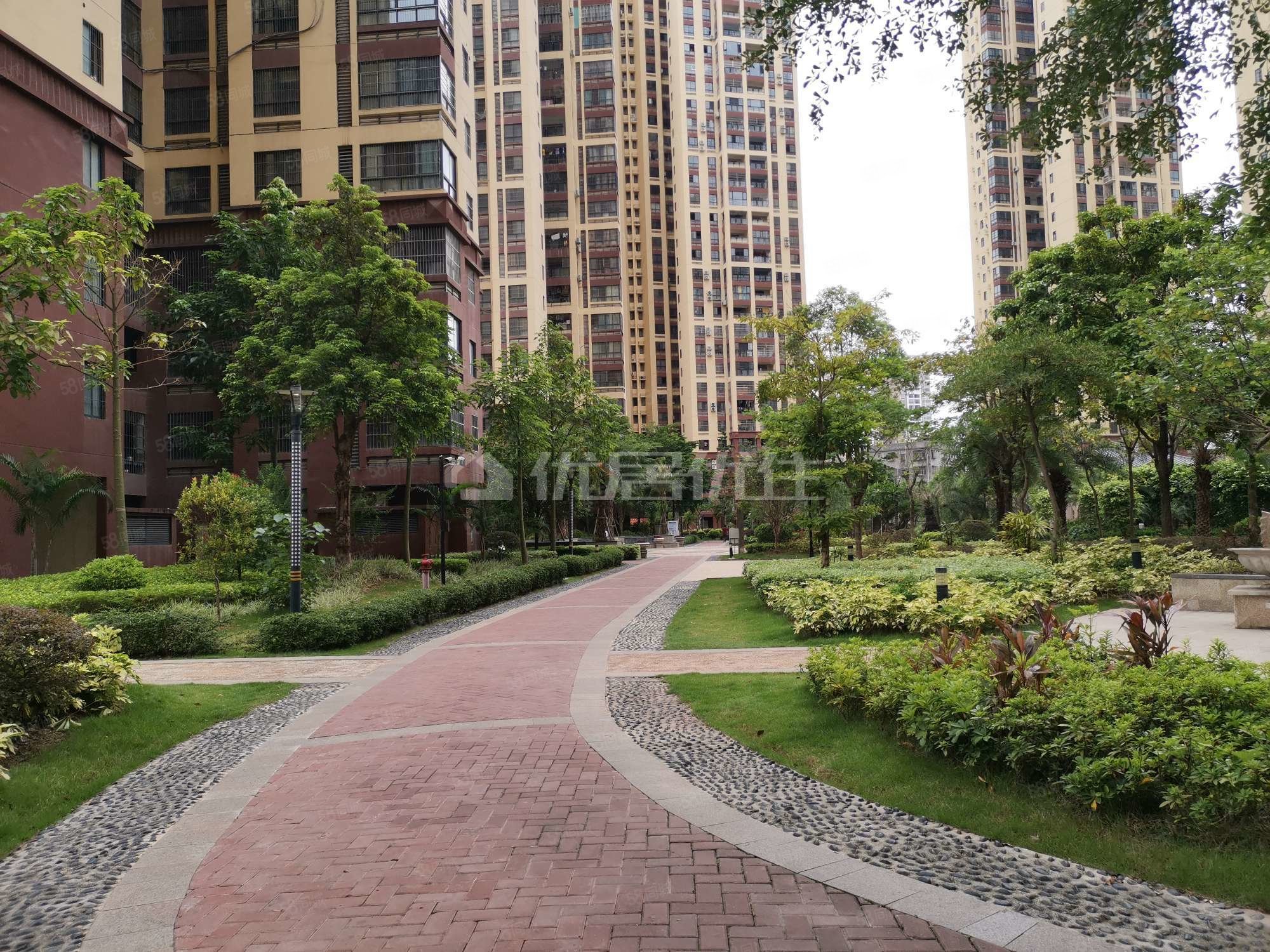 中旭中央城精装三房全屋实木定制,户型方正看房方便,中旭中央城-南宁