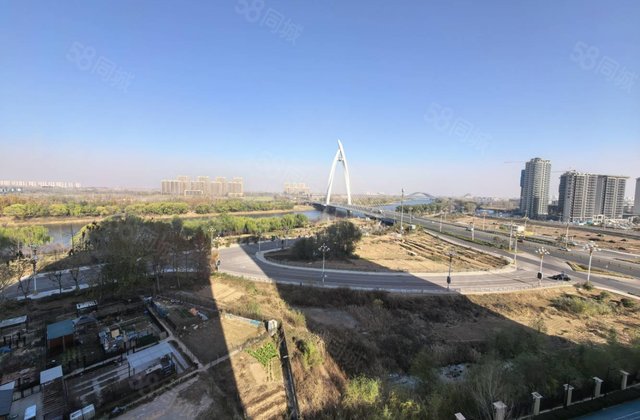 开发区大平层 大横客厅 四室双卫 送车位 九楼 独梯独户