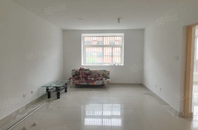 香江附近多层二楼西边户大三室免大税带地上车库单价五千左右