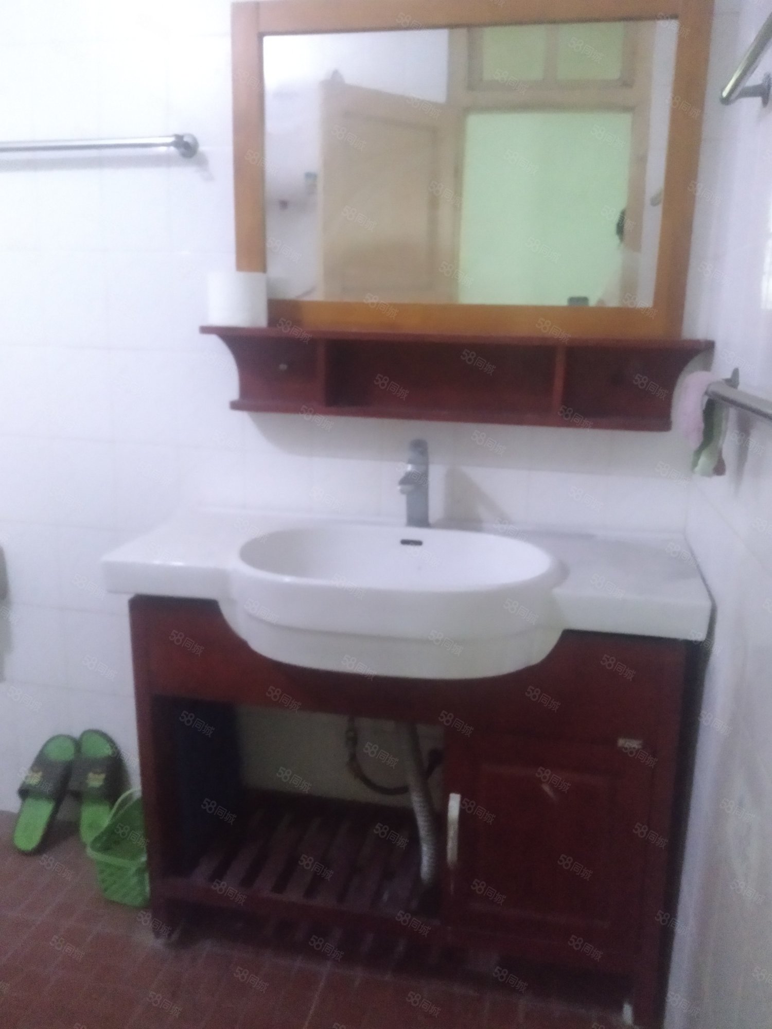 西荣路小区3室2厅1卫98㎡东南24万