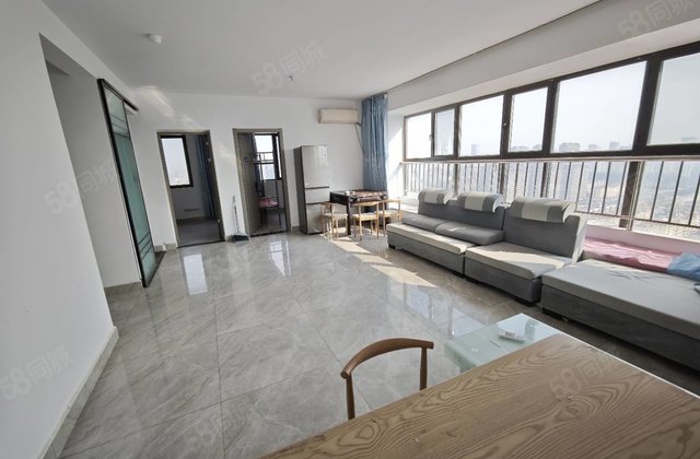 新上好房！免大税带车位 房东诚心急售 电梯大四室 随时可看房