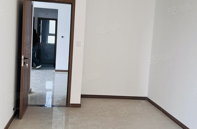 水城印象带车储！边户大飘窗！双卫！可按揭大三居！