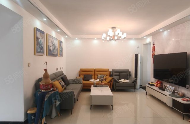 市中心人民公园南邻，慧德中学正对面，中央帝景大三居，精装带储