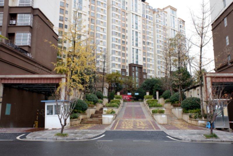龙韵银都3室2厅1卫100㎡东52万