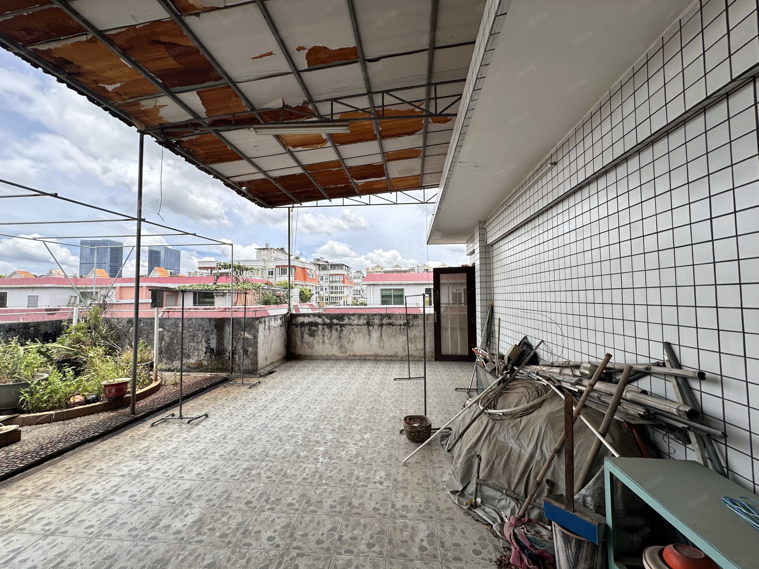 彩虹花园3室2厅2卫147㎡南北68万