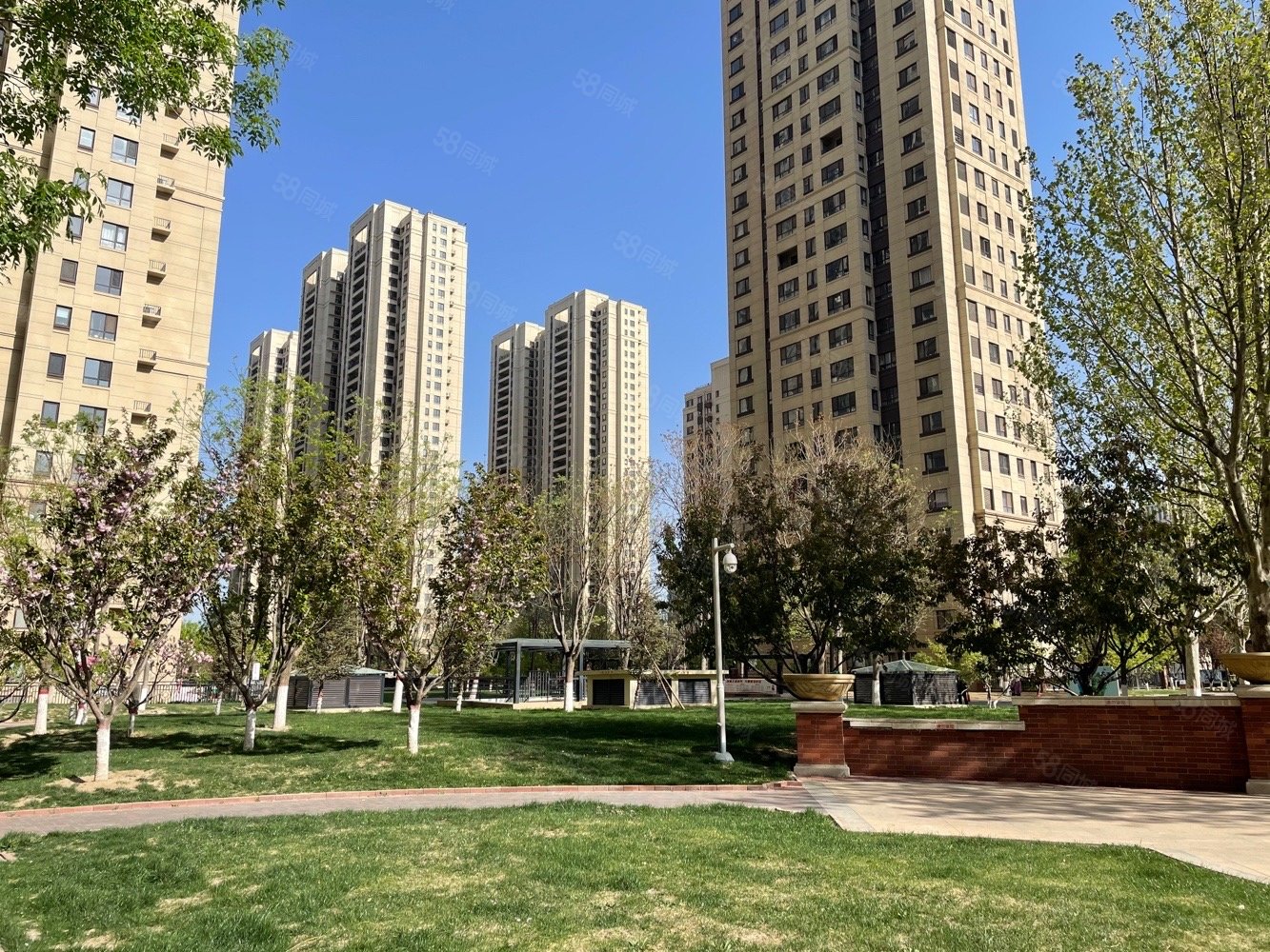 廊坊孔雀城大学里2室2厅1卫80.22㎡南北62万