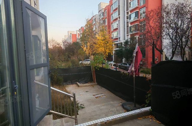 中通时代豪园三期 一楼带院 双明卫 三室 教育生活配套齐全