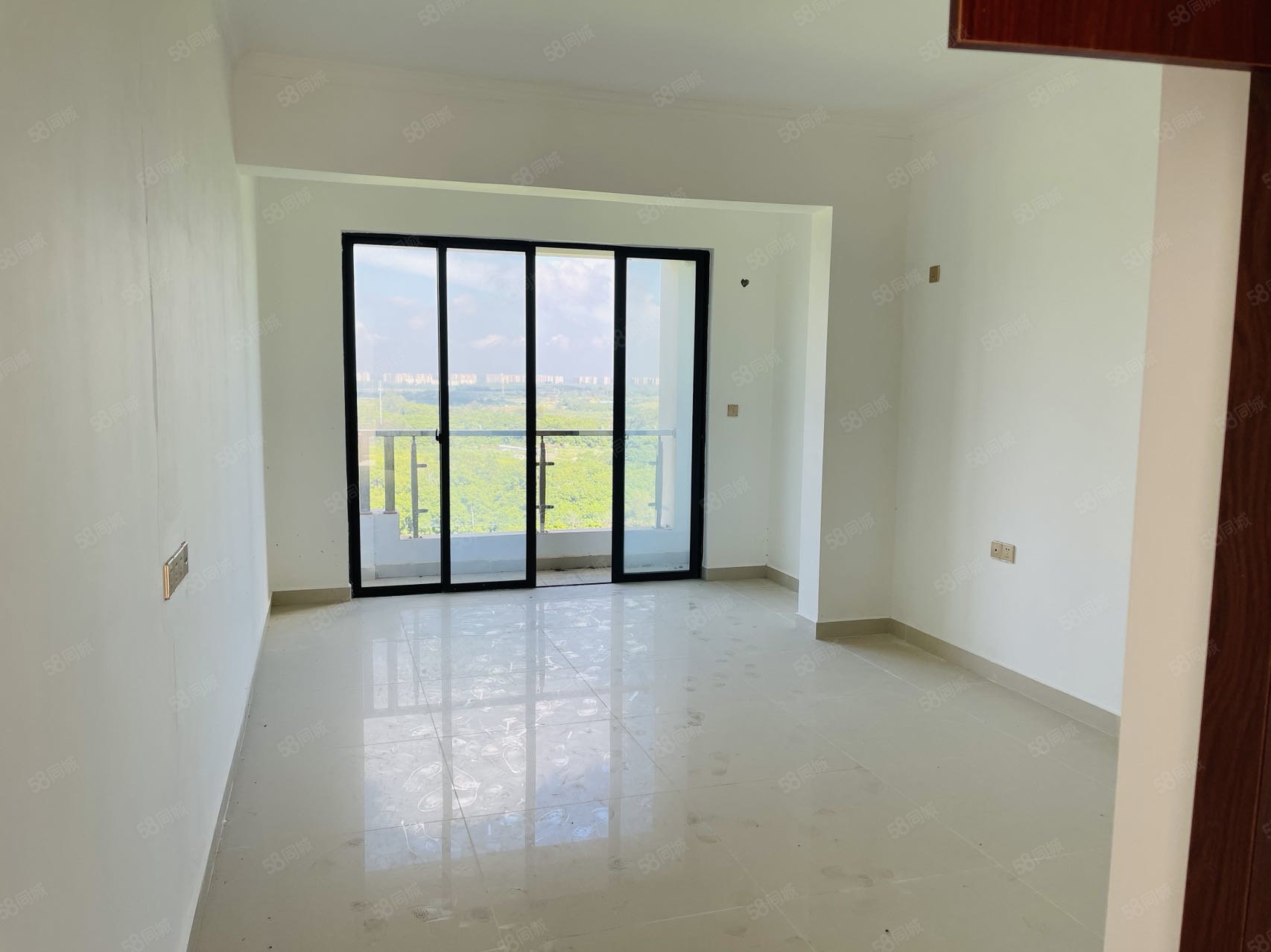 荣德庄园1室0厅1卫32.78㎡南32万