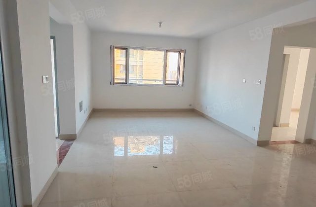 万达附近151平四室两厅两卫，未住新房，单价五千