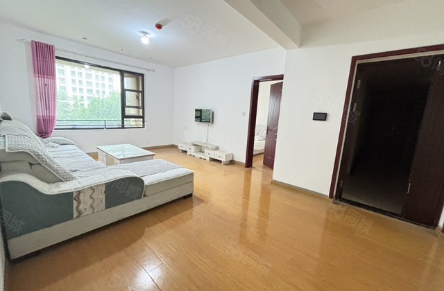 抢  位置证上面积143平四叶草户型，带车位储藏室好楼层边户