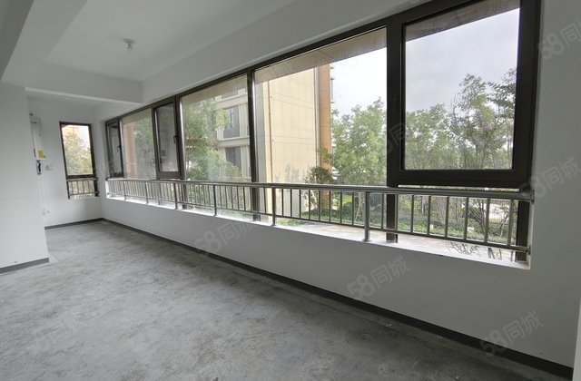 徒骇河边 和鸣大观 新小区 带车位 南北通透 有证