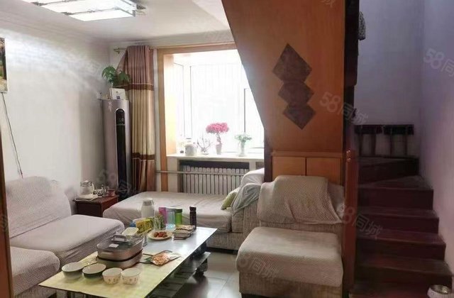 文轩三室两厅，院内停车方便