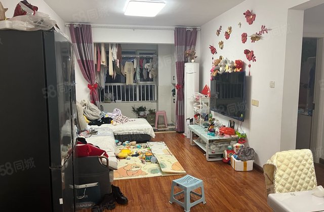 有电梯 装修好 小区新 密度低 南北通透 交通便利 动静分离