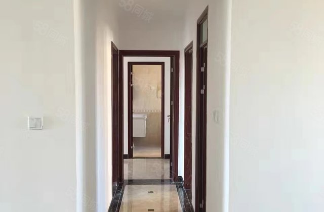 华强城莱昂郡(二期)3室2厅143.29㎡92万二手房图片