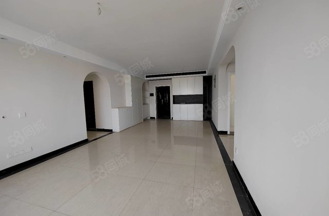 公园附近  新房未住 高档小区 东边户 四室 有车位储藏室