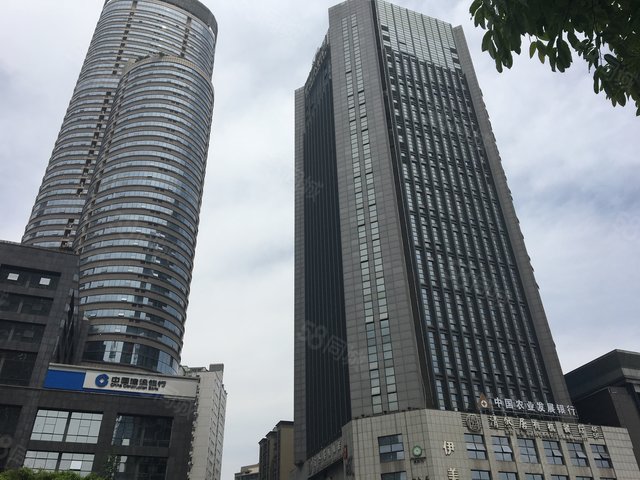 伊美大厦区域商圈:江北红旗河沟详细地址:建新北路36号物业等级:其他