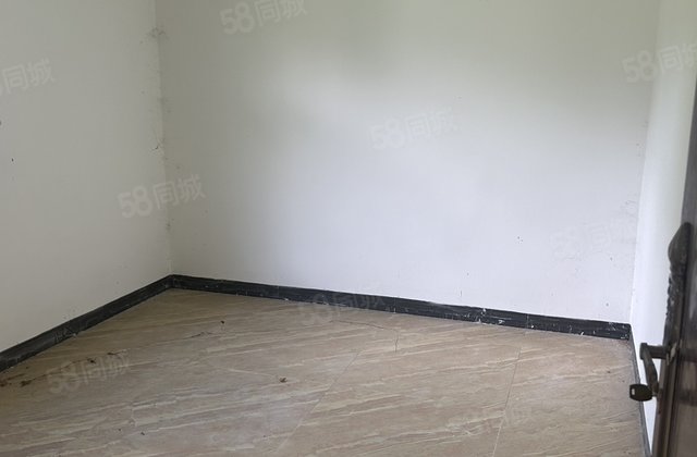 东风农场二分场一队居民楼3室1厅150㎡33万二手房图片