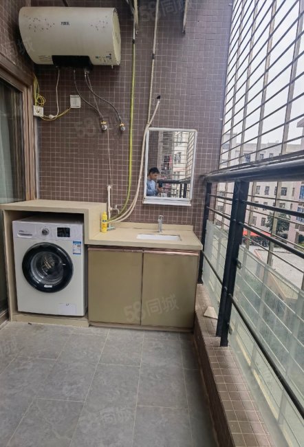 诚杰名仕公馆3室1厅2卫48.5㎡东58万